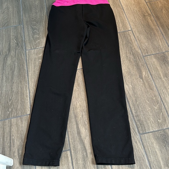 Reebok yoga pants size small. Black with pink waistband. No pockets. - Picture 5 of 5